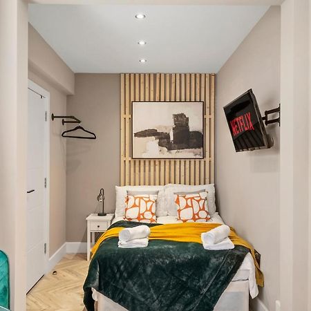 Cosy Heathrow Studios - Parking - Garden London Exterior photo