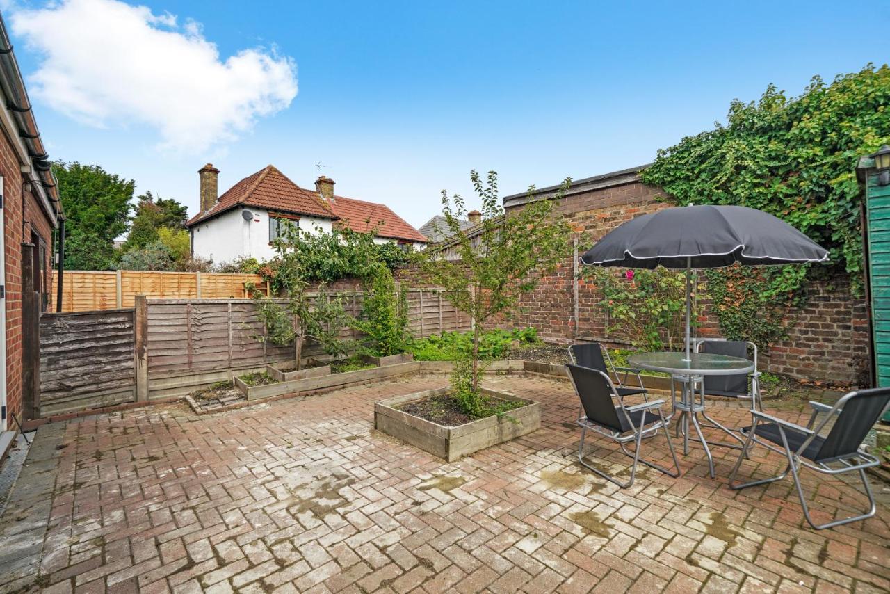 Cosy Heathrow Studios - Parking - Garden London Exterior photo