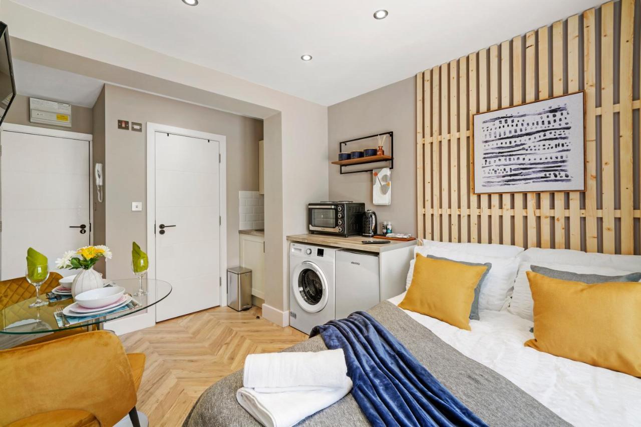 Cosy Heathrow Studios - Parking - Garden London Exterior photo