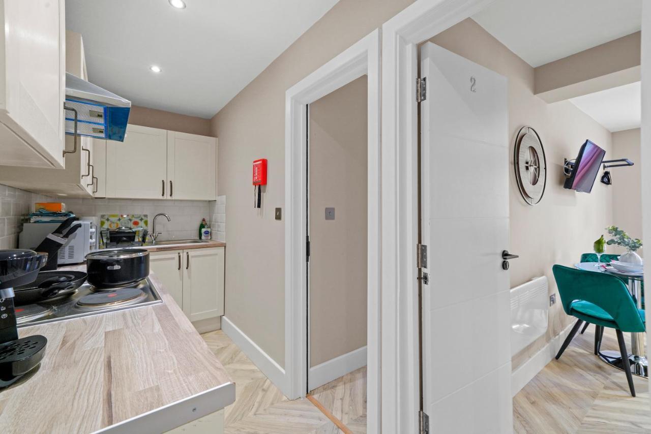 Cosy Heathrow Studios - Parking - Garden London Exterior photo